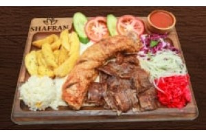 Куринный рулет с мясным донаром и с гарниром 
